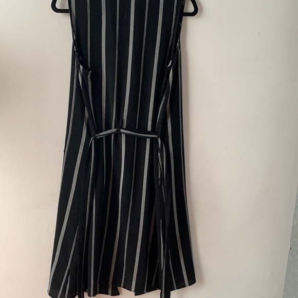 Super cute wrap dress - Picture 7 of 10